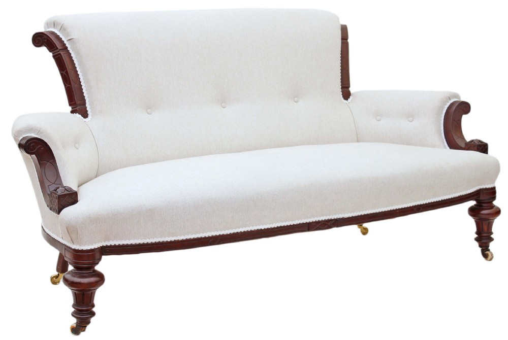 Victorian carved mahogany sofa or chaise longue 