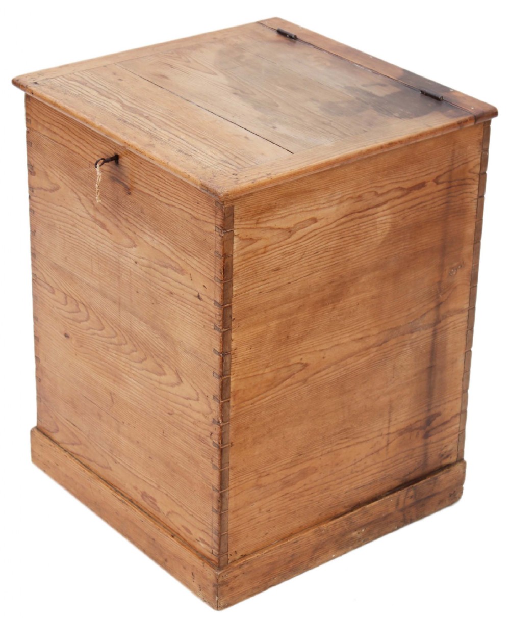 Georgian Pine coffer blanket box chest