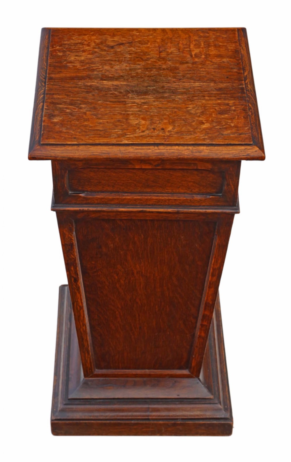 Gothic oak pedestal stand column