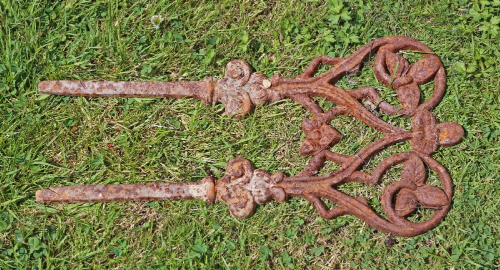Set of 17 cast iron lawn edgings View III