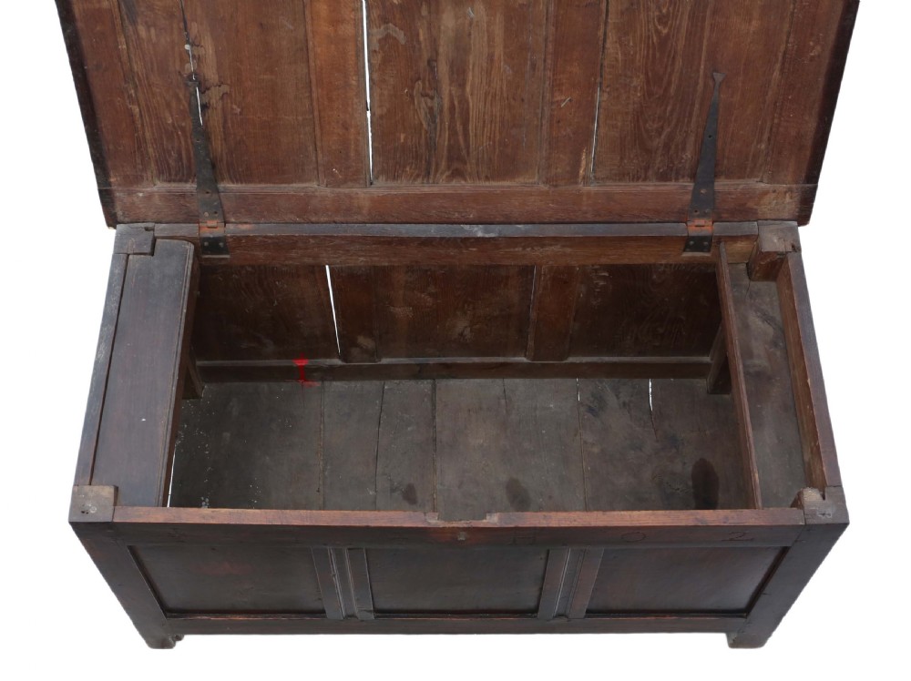 18th Century oak coffer View IV
