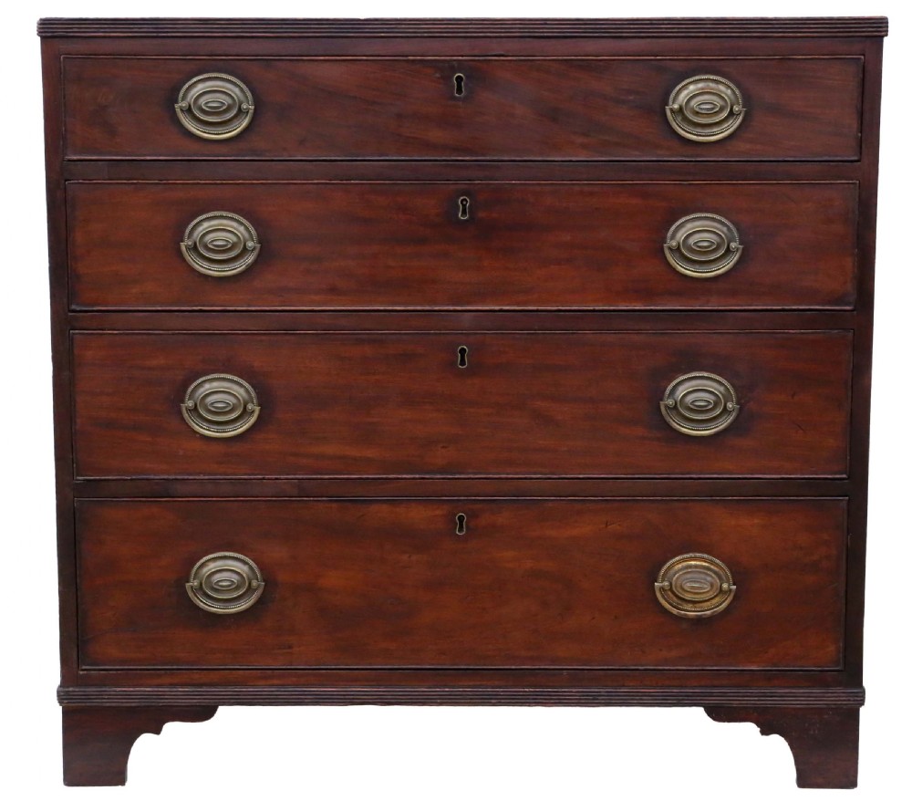 Georgian mahogany bachelor's chest of drawers