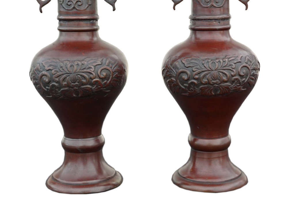 Pair of Japanese bronze vases Meiji period View II