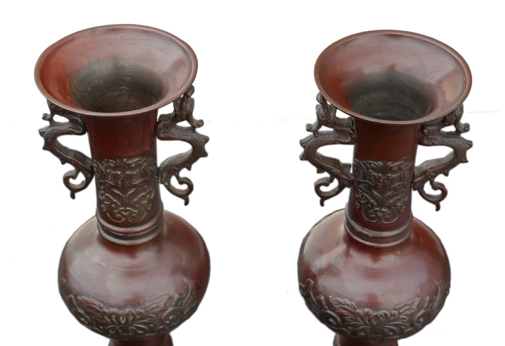Pair of Japanese bronze vases Meiji period View V