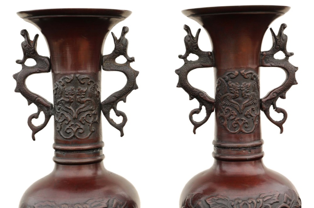 Pair of Japanese bronze vases Meiji period View VI