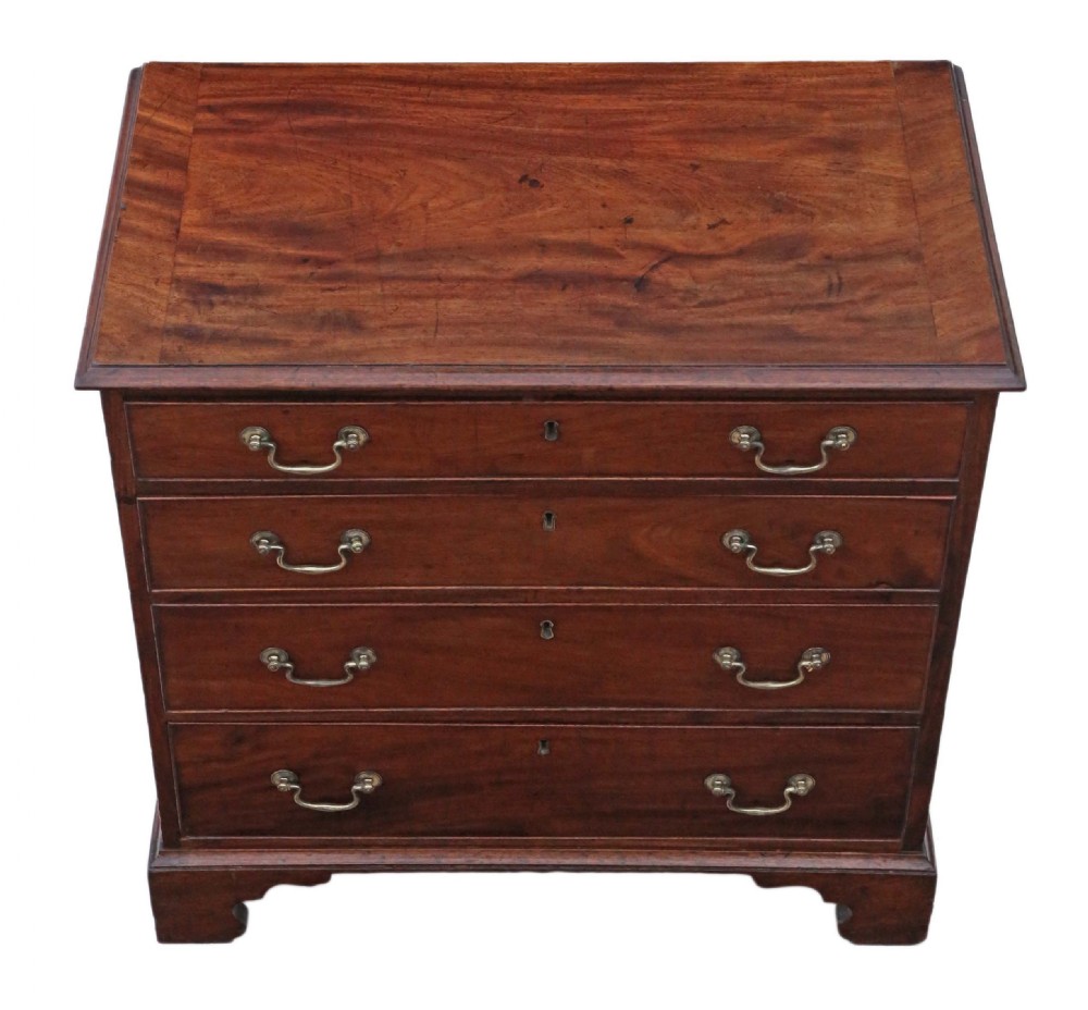 Georgian mahogany chest of drawers View II