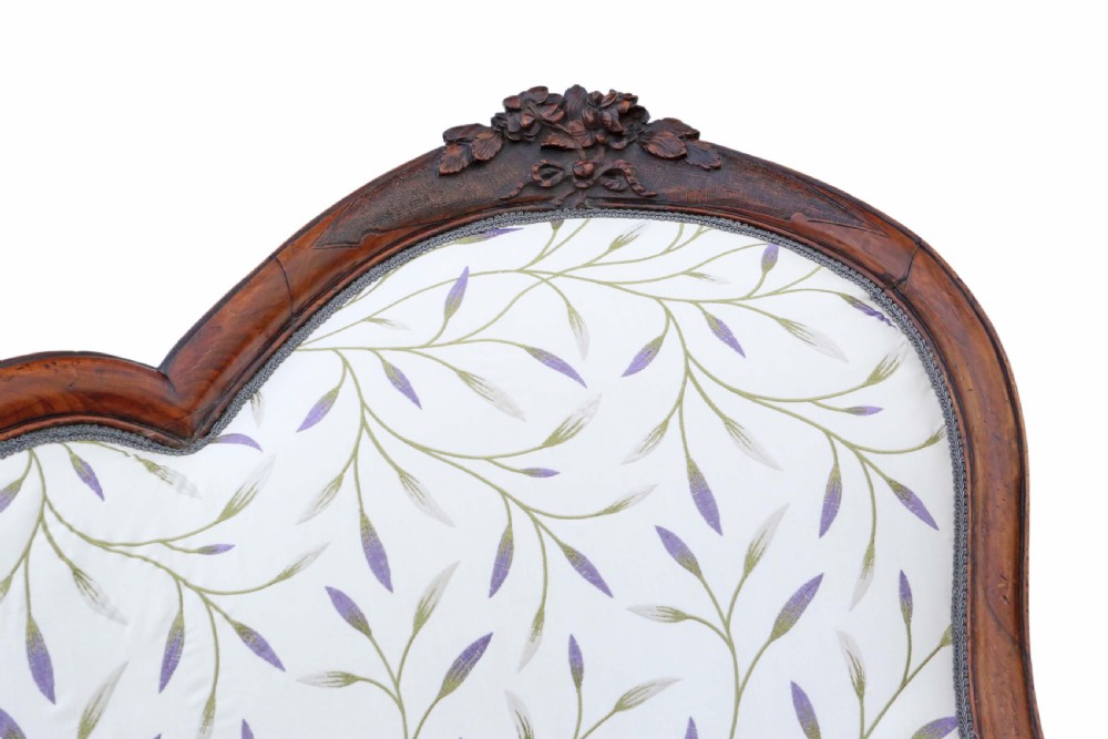 Victorian carved walnut chaise longue  View VI