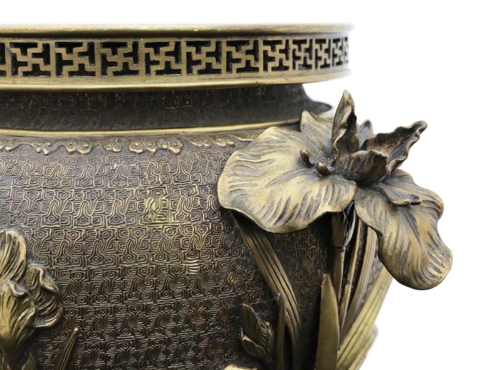 Oriental Japanese bronze Jardiniere Meiji Period View IV