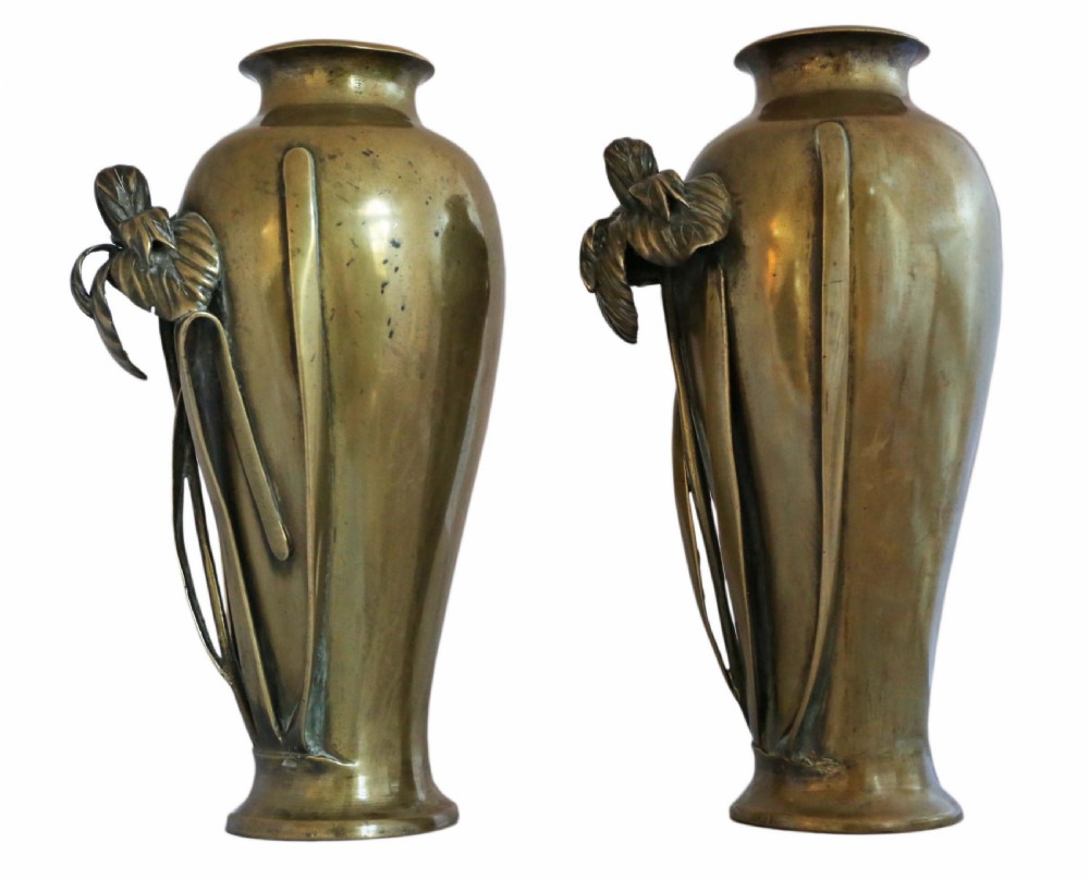 Large pair of Japanese bronze vases Meiji Period View II