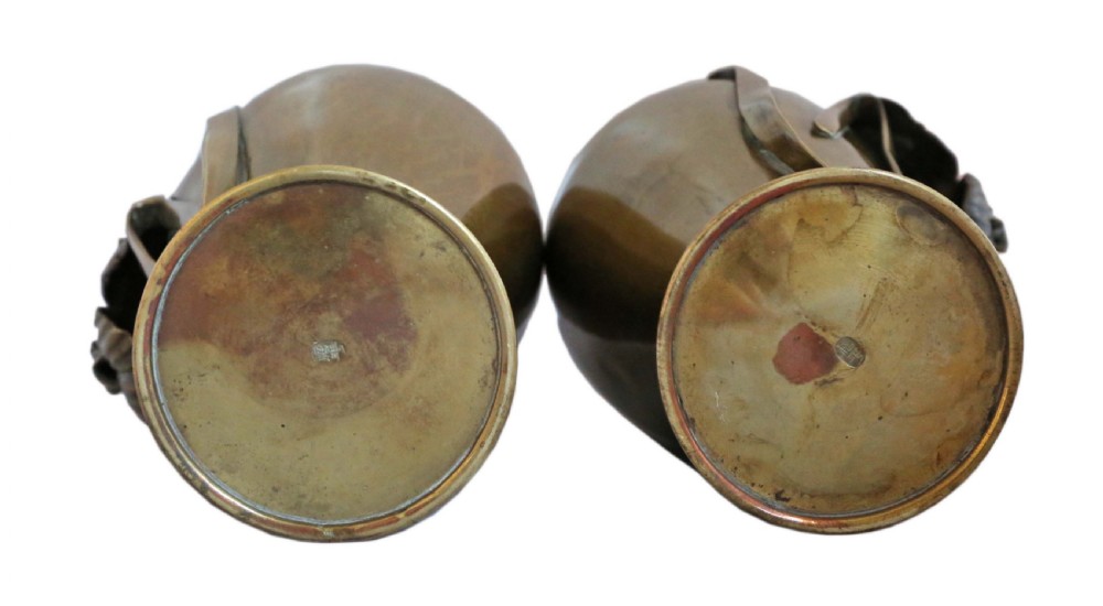 Large pair of Japanese bronze vases Meiji Period View VI