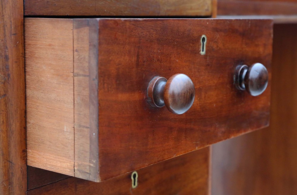 ANTIQUE QUALITY VICTORIAN MAHOGANY DESK  View VI
