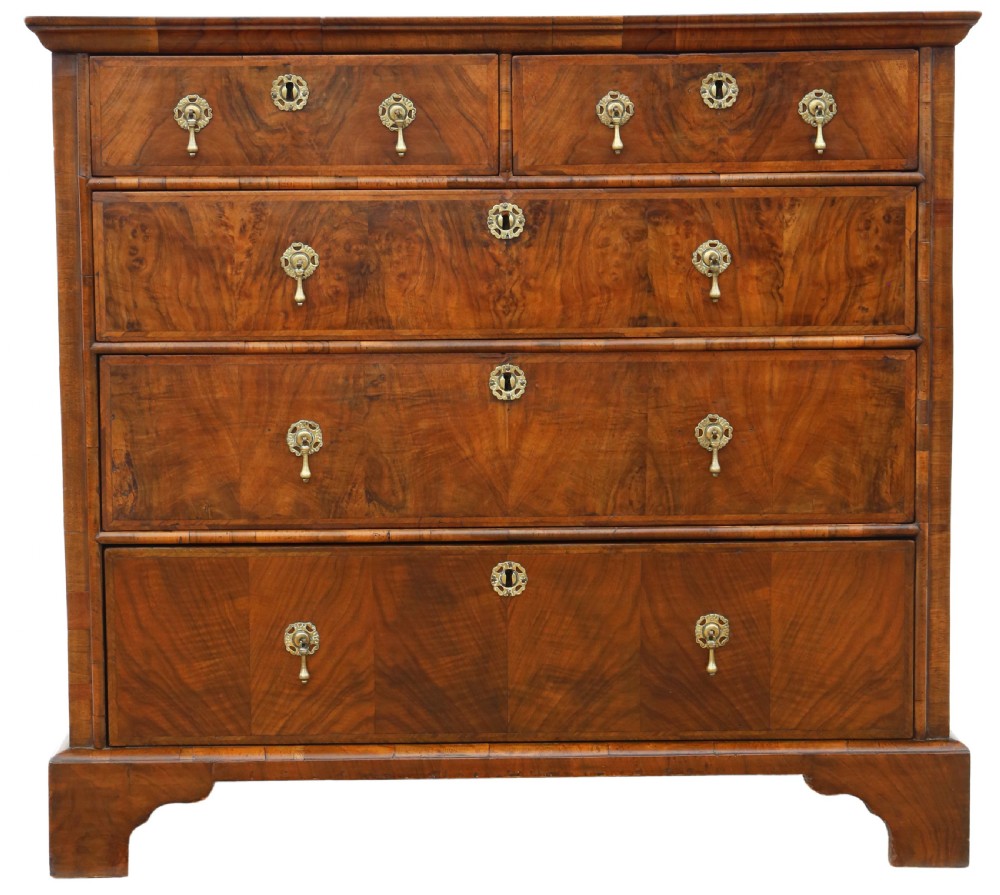 Antique fine quality 18th Century figured walnut chest of drawers