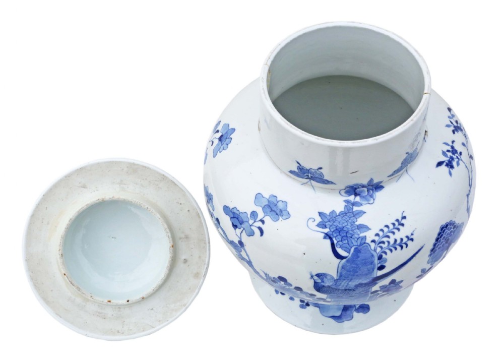 Chinese Oriental blue & white ceramic ginger jar with lid View VI