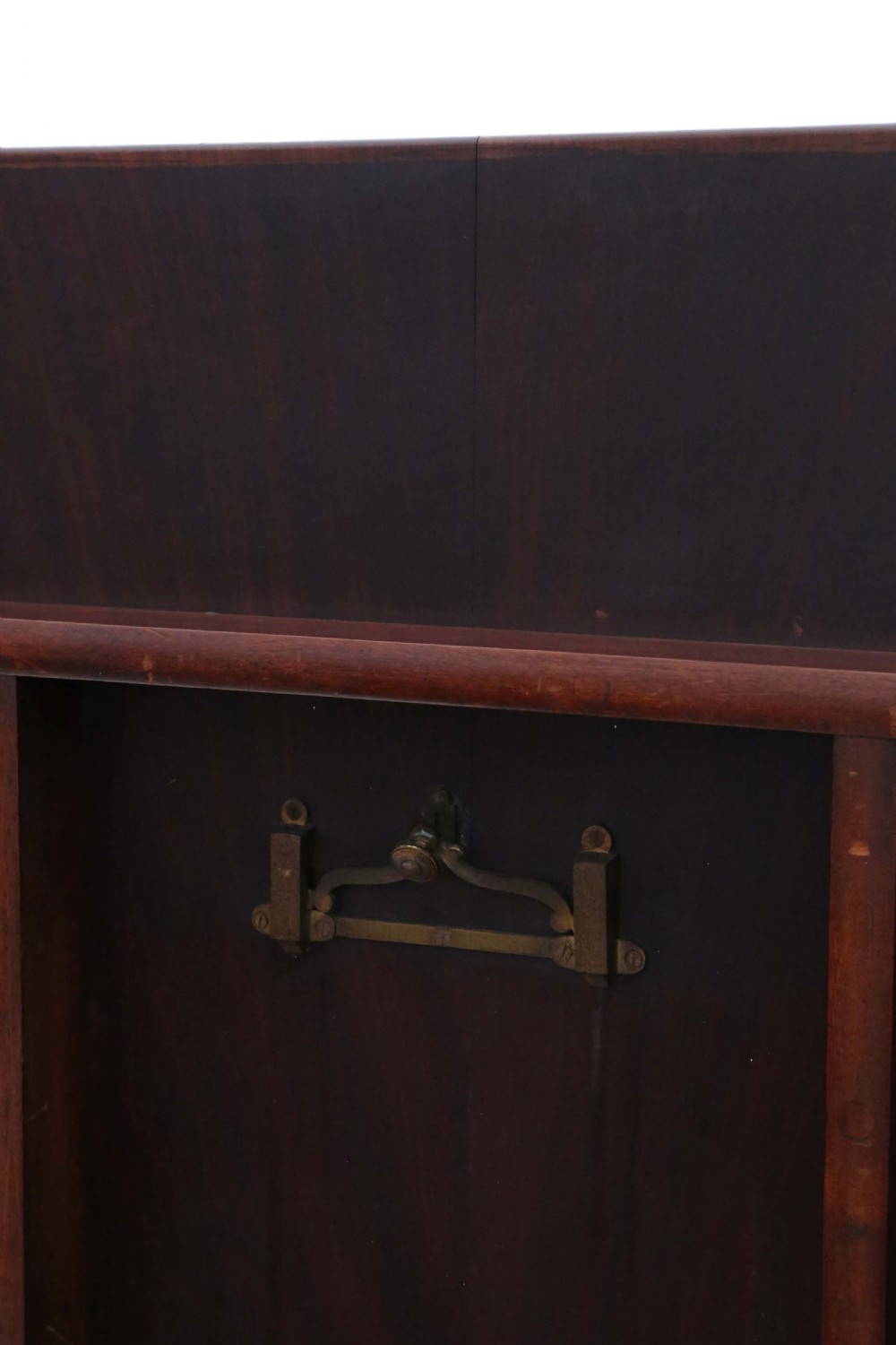 A 19th-century Regency Cuban mahogany dining table featuring a rectangular top with rounded corners supported by a central turned pedestal and four reeded splayed legs with brass castors. View IX