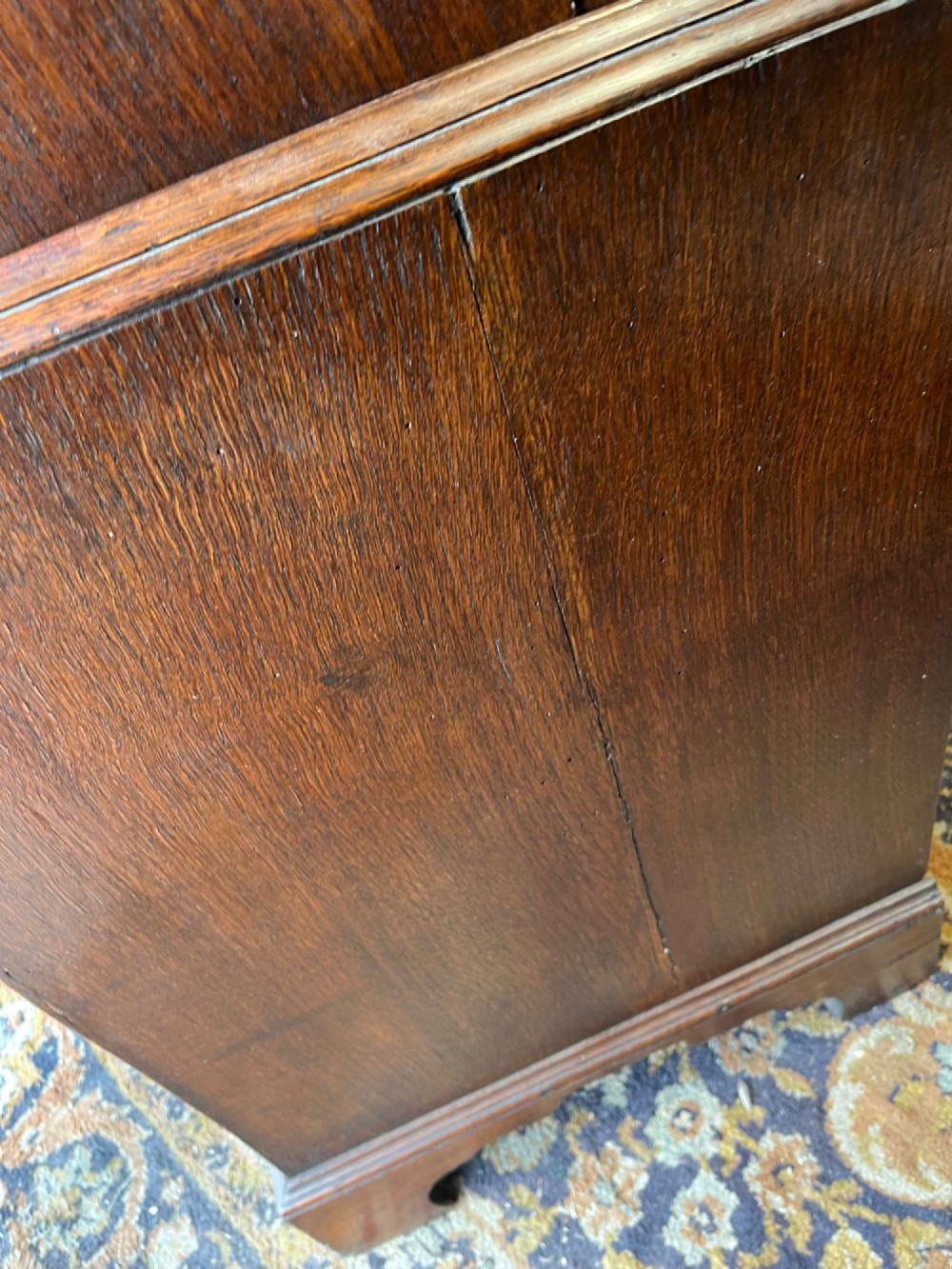 An antique Georgian oak chest on chest featuring two small top drawers over five full-width graduated drawers with brass swan-neck handles and bracket feet. View XII