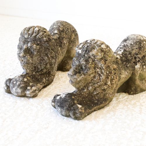 MIRRORED PAIR OF RECUMBENT LIONS IN CAST STONE - ADDITIONAL PHOTO 5