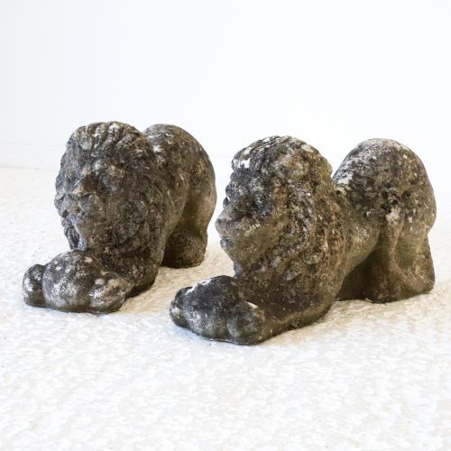MIRRORED PAIR OF RECUMBENT LIONS IN CAST STONE - ADDITIONAL PHOTO 9