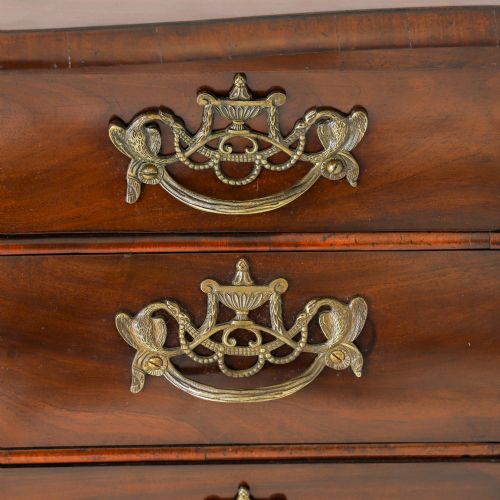 18TH CENTURY DUTCH FIGURED MAHOGANY BOMBE SHAPED CHEST - ADDITIONAL PHOTO 3