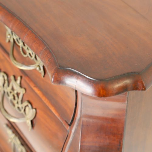 18TH CENTURY DUTCH FIGURED MAHOGANY BOMBE SHAPED CHEST - ADDITIONAL PHOTO 8