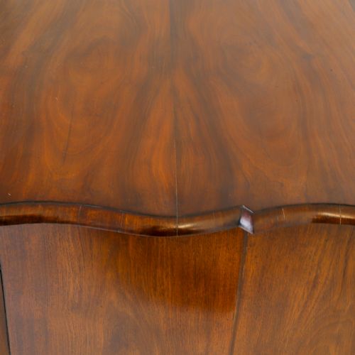 18TH CENTURY DUTCH FIGURED MAHOGANY BOMBE SHAPED CHEST - ADDITIONAL PHOTO 9