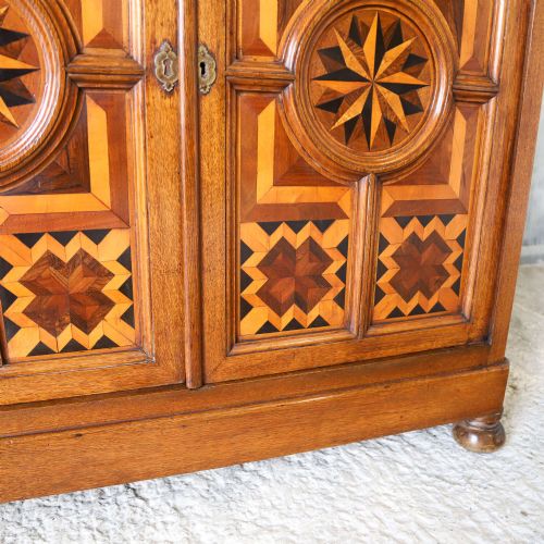 18TH CENTURY FRENCH OAK PARQUETRY MARQUETRY INLAY CUPBOARD CIRCA 1790 - ADDITIONAL PHOTO 9
