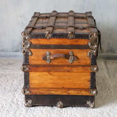 19TH CENTURY VICTORIAN PERIOD PINE TRAVELLING TRUNK CIRCA 1870 - ADDITIONAL PHOTO 7