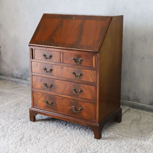 ENGLISH 1930S FLAME FRONTED MAHOGANY BUREAU WITH WARM COLOUR CHARACTER - ADDITIONAL PHOTO 1