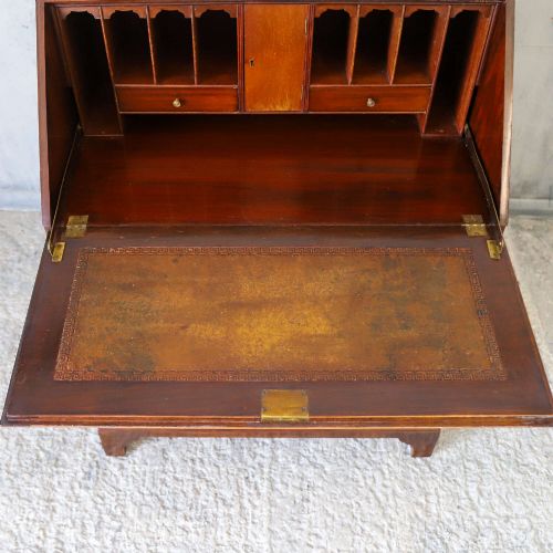 ENGLISH 1930S FLAME FRONTED MAHOGANY BUREAU WITH WARM COLOUR CHARACTER - ADDITIONAL PHOTO 3