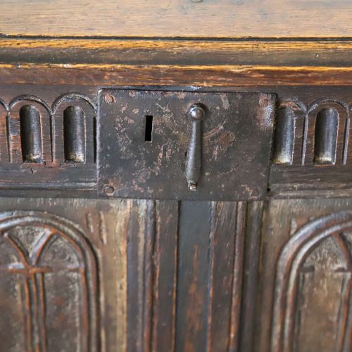 LATE 17THCENTURY CORNISH ECCLESIASTICAL OAK COFFER WITH GOTHIC CARVING CIRCA 1680 - ADDITIONAL PHOTO 4