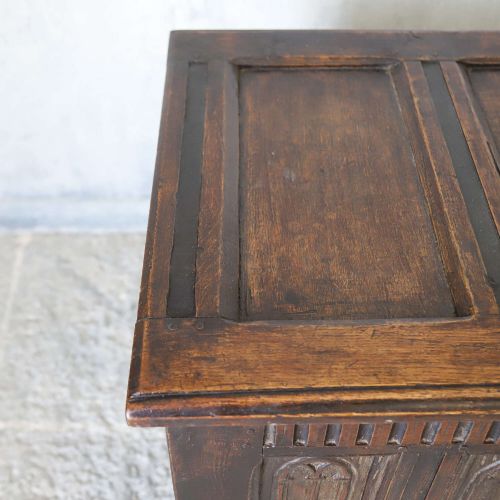 LATE 17THCENTURY CORNISH ECCLESIASTICAL OAK COFFER WITH GOTHIC CARVING CIRCA 1680 - ADDITIONAL PHOTO 6