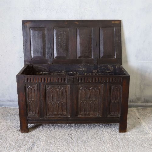 LATE 17THCENTURY CORNISH ECCLESIASTICAL OAK COFFER WITH GOTHIC CARVING CIRCA 1680 - ADDITIONAL PHOTO 7