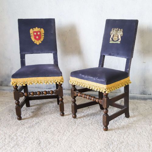 MATCHED PAIR SCOTTISH OAK ARMORIAL CLAN CHAIRS VELVET UPHOLSTERY HERALDIC CRESTS C 1650 - ADDITIONAL PHOTO 2