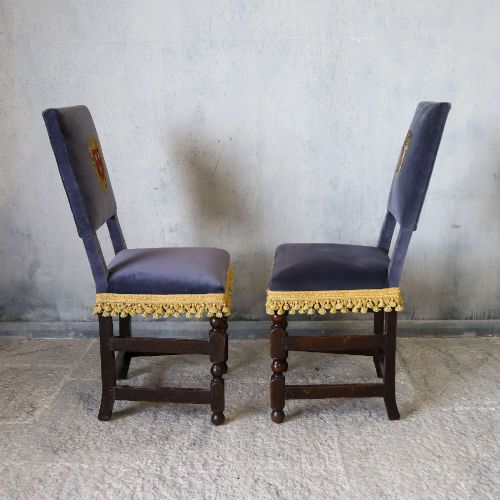 MATCHED PAIR SCOTTISH OAK ARMORIAL CLAN CHAIRS VELVET UPHOLSTERY HERALDIC CRESTS C 1650 - ADDITIONAL PHOTO 8