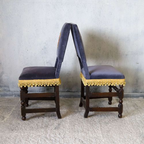 MATCHED PAIR SCOTTISH OAK ARMORIAL CLAN CHAIRS VELVET UPHOLSTERY HERALDIC CRESTS C 1650 - ADDITIONAL PHOTO 10