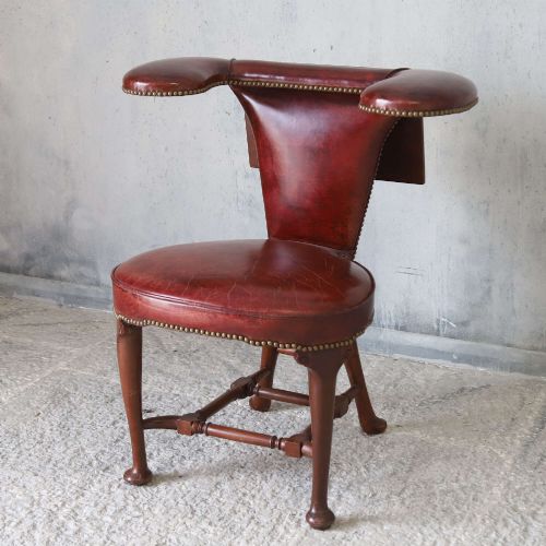 UNUSUAL SHERATON DESIGN READING CHAIR IN RED LEATHER ENGLISH CIRCA 1890 - ADDITIONAL PHOTO 1
