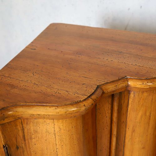 18TH CENTURY ITALIAN WALNUT CORNER CUPBOARDS MATCHING PAIR - ADDITIONAL PHOTO 5