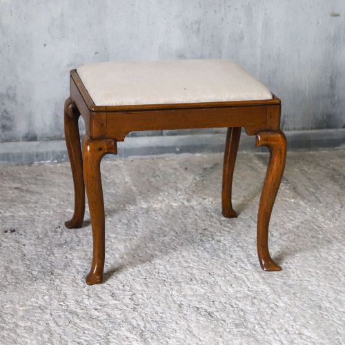 EARLY 18TH CENTURY GEORGE I WALNUT STOOL WITH CABRIOLE LEGS CIRCA 1720 - ADDITIONAL PHOTO 1