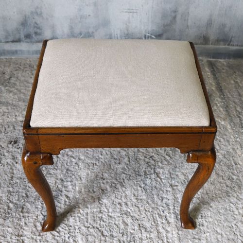EARLY 18TH CENTURY GEORGE I WALNUT STOOL WITH CABRIOLE LEGS CIRCA 1720 - ADDITIONAL PHOTO 4