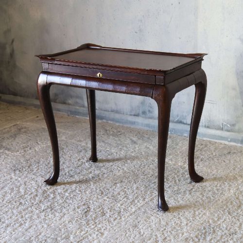 EARLY GEORGIAN GEORGE II CUBAN MAHOGANY TRAY TOP SILVER TABLE WITH CABRIOLE LEGS - ADDITIONAL PHOTO 4