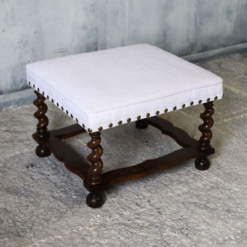 WILLIAM MARY ERA STOOL WITH BARLEYSUGAR LEGS OYSTERVENEERED STRETCHER C 1795 - ADDITIONAL PHOTO 3