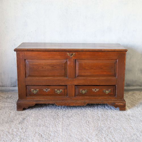 18TH CENTURY OREGON PINE COFFER CIRCA 1780 - ADDITIONAL PHOTO 2