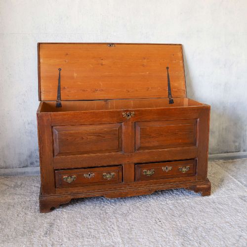 18TH CENTURY OREGON PINE COFFER CIRCA 1780 - ADDITIONAL PHOTO 10