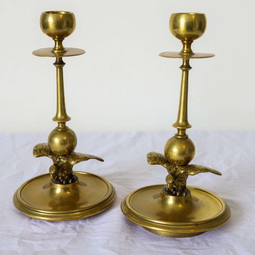 PAIR OF GEORGIAN BRASS EAGLE CANDLESTICKS - ADDITIONAL PHOTO 3