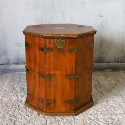 ANTIQUE CAMPAIGN CHEST WITH HINGED LIFTUP TOP - ADDITIONAL PHOTO 3