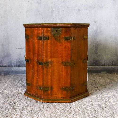ANTIQUE CAMPAIGN CHEST WITH HINGED LIFTUP TOP - ADDITIONAL PHOTO 5