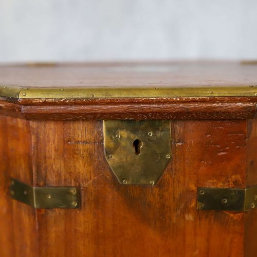 ANTIQUE CAMPAIGN CHEST WITH HINGED LIFTUP TOP - ADDITIONAL PHOTO 6