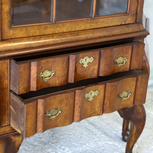 DUTCH WALNUTVENEERED BOOKCASE WITH GLAZED UPPER CABINET CIRCA 1920S - ADDITIONAL PHOTO 9