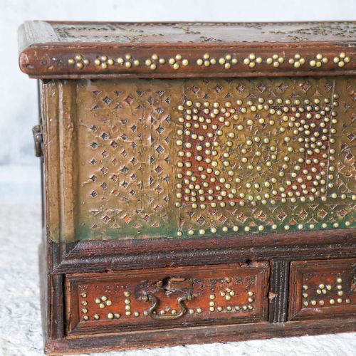 ANTIQUE ZANZIBAR CHEST WITH BRASS STUDWORK DRAWERS CANDLE BOX 19TH CENTURY TEAK - ADDITIONAL PHOTO 4