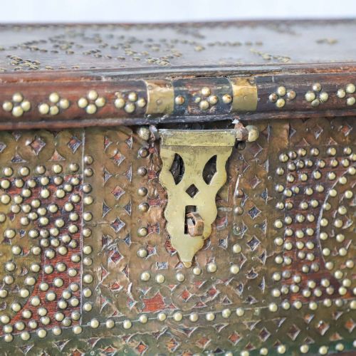 ANTIQUE ZANZIBAR CHEST WITH BRASS STUDWORK DRAWERS CANDLE BOX 19TH CENTURY TEAK - ADDITIONAL PHOTO 5
