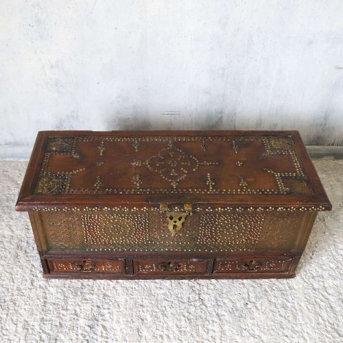 ANTIQUE ZANZIBAR CHEST WITH BRASS STUDWORK DRAWERS CANDLE BOX 19TH CENTURY TEAK - ADDITIONAL PHOTO 7